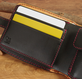 二つ折り革財布：ハーフウォレット