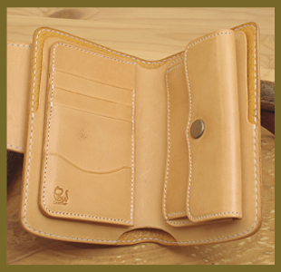 ミドルウォレット（革財布）