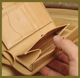 ミドルウォレット（革財布）