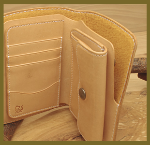 ミドルウォレット（革財布）