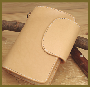 ミドルウォレット（革財布）