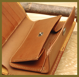 ミドルウォレット（革財布）