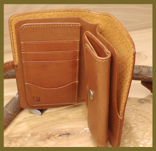 ミドルウォレット（革財布）